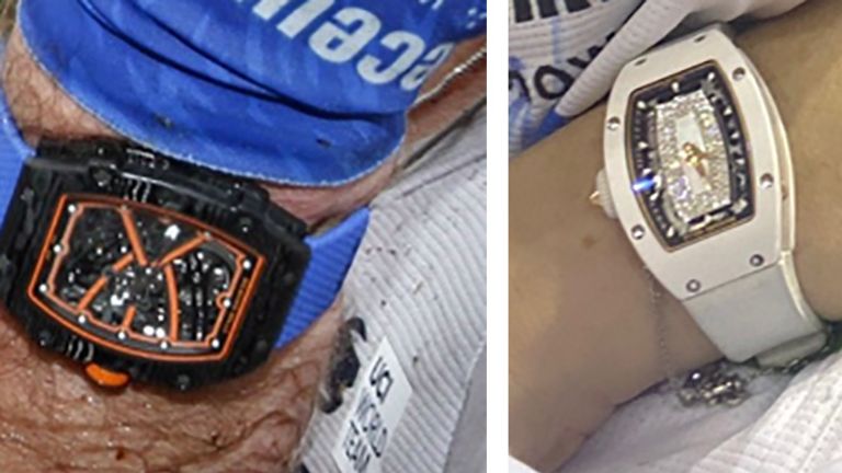 Deux montres "de grand sentiment et de grande valeur"  ont été prises.  Photo : Police d'Essex