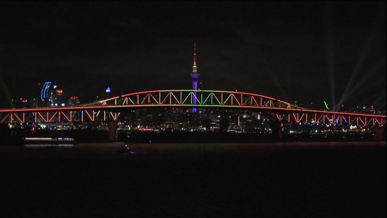 New Zealand welcomes in New Year with lightshow 