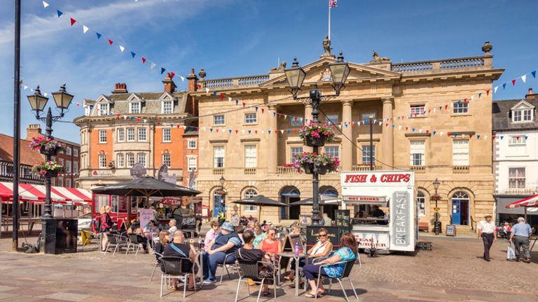 Newark market square with the Town Hall behind