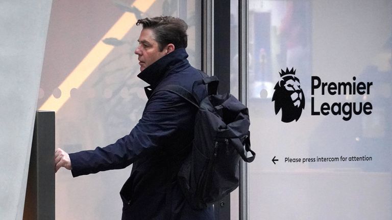 Richard Masters, Chief Executive of the Premier League, arrives at the Premier League offices in London. Premier League clubs will hold talks today amid the coronavirus crisis. After a difficult week, the protocols surrounding postponements in cases of Covid-19 outbreaks are set to be discussed at the shareholders meeting. Picture date: Monday December 20, 2021.
