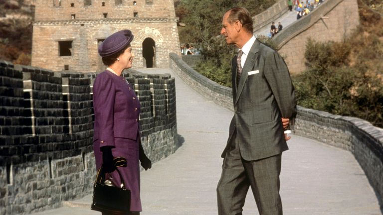 Queen Elizabeth II and the Duke of Edinburgh on the Great Wall of China 