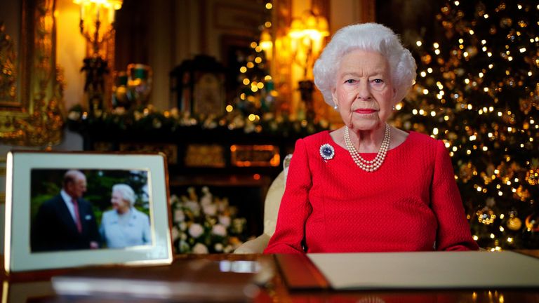 La reine enregistre son discours de Noël annuel dans le salon blanc du château de Windsor