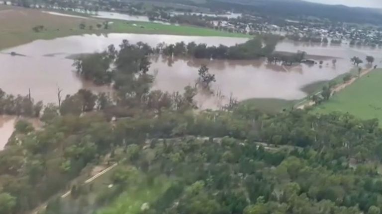 Large area of Queensland hit by flooding