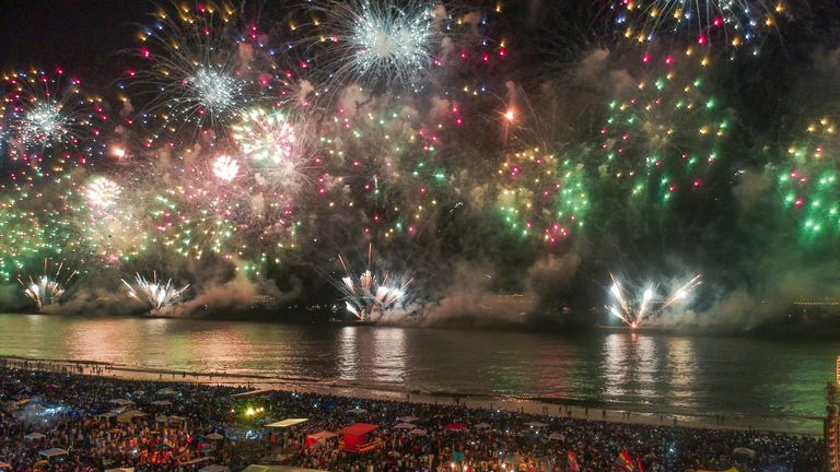 Les dernières célébrations du Nouvel An organisées ont eu lieu pour accueillir en 2020. Pic: AP