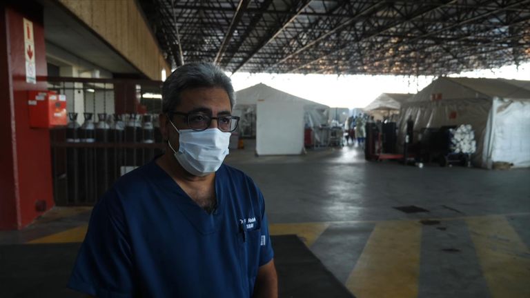دکتر فرید عبدالله 18 ماه را صرف درمان جدی ترین موارد کووید کرده است