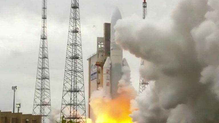 Rakieta Arianespace Ariane 5 z Kosmicznym Teleskopem Jamesa Webba na pokładzie.  Zdjęcie: NASA / NASA TV / materiały informacyjne za pośrednictwem REUTERS