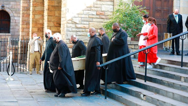 Hundreds of mourners paid their respects to Tutu on Thursday