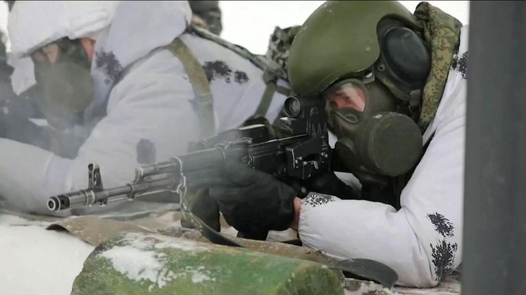 Les troupes russes en opérations hivernales près de l'Ukraine