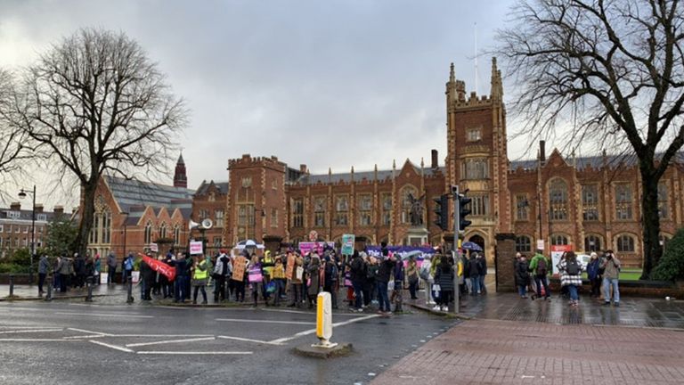 دانشگاه کوئینز بلفاست برای حقوق، شرایط و حقوق بازنشستگی دست به اعتصاب سه روزه زده است. 