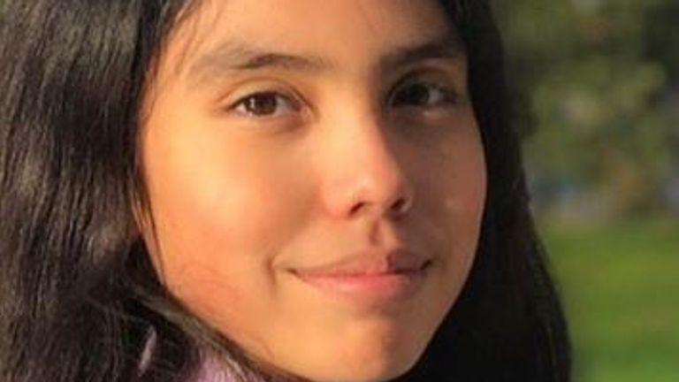 Victoria Carson, 13 ans, a été tuée après avoir été heurtée par une voiture.  Pic : Police rencontrée