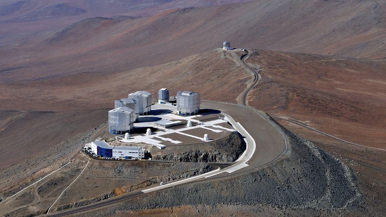 VLT terletak di puncak di Gurun Atacama di Chili utara.  Gambar: Dauvergne & Hüdepohl / ESO