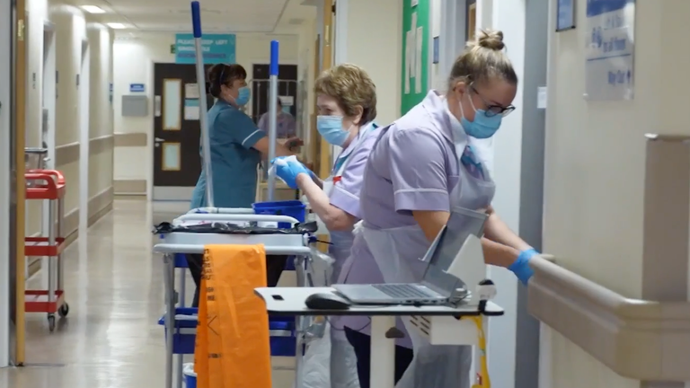 El NHS ahora está funcionando con exceso de capacidad en muchos hospitales.