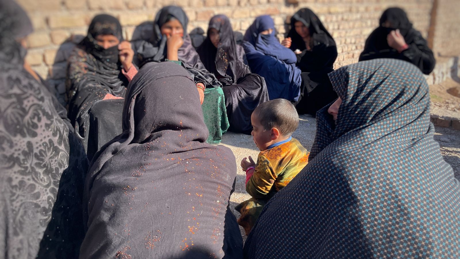 Afghanistan: Parents sell children and kidneys to feed starving ...
