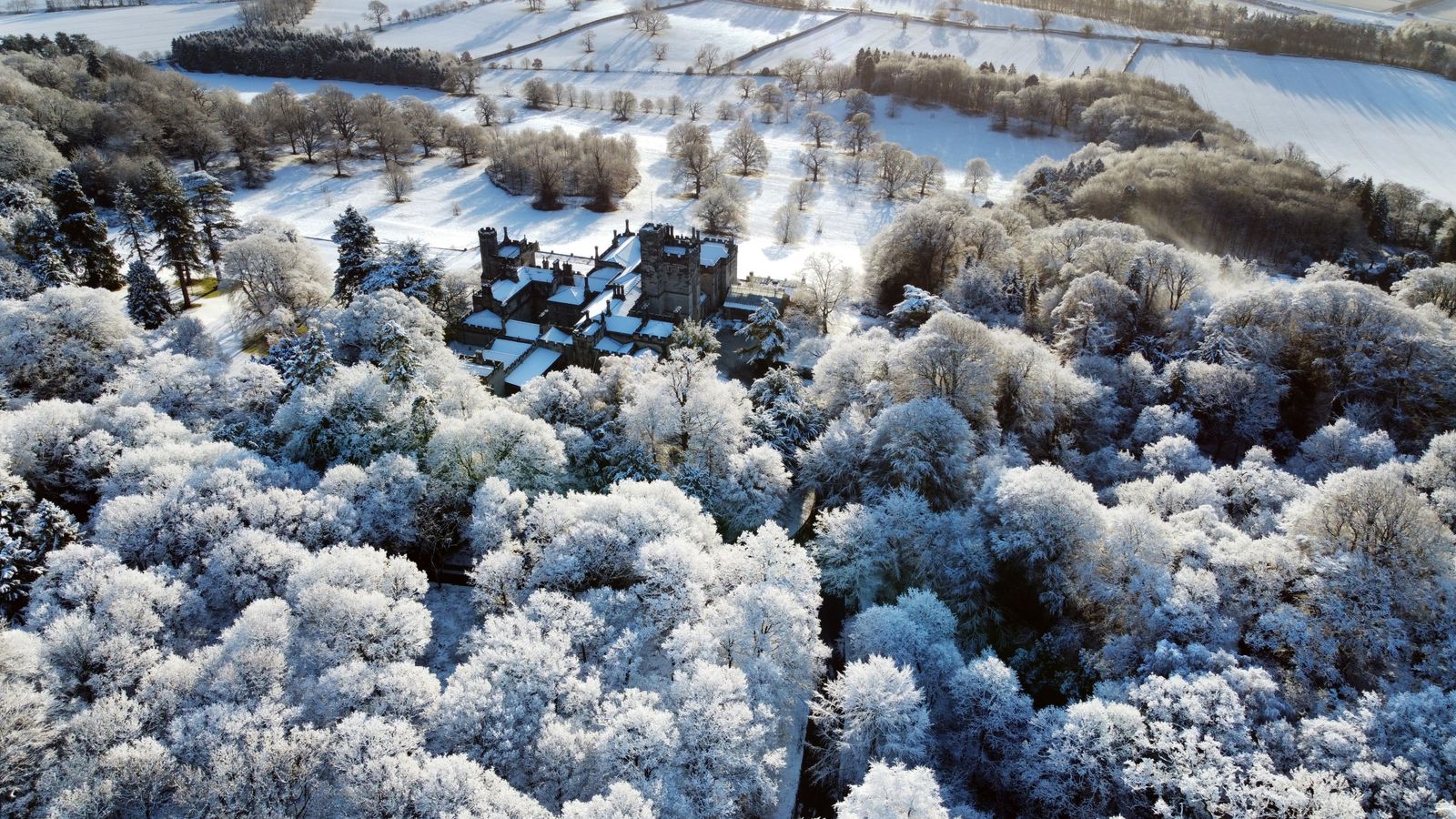 UK Weather Forecasts Say Snow And Ice To Hit Country As Warnings UK Weather Forecasts Say Snow And Ice To Hit Country As Warnings
