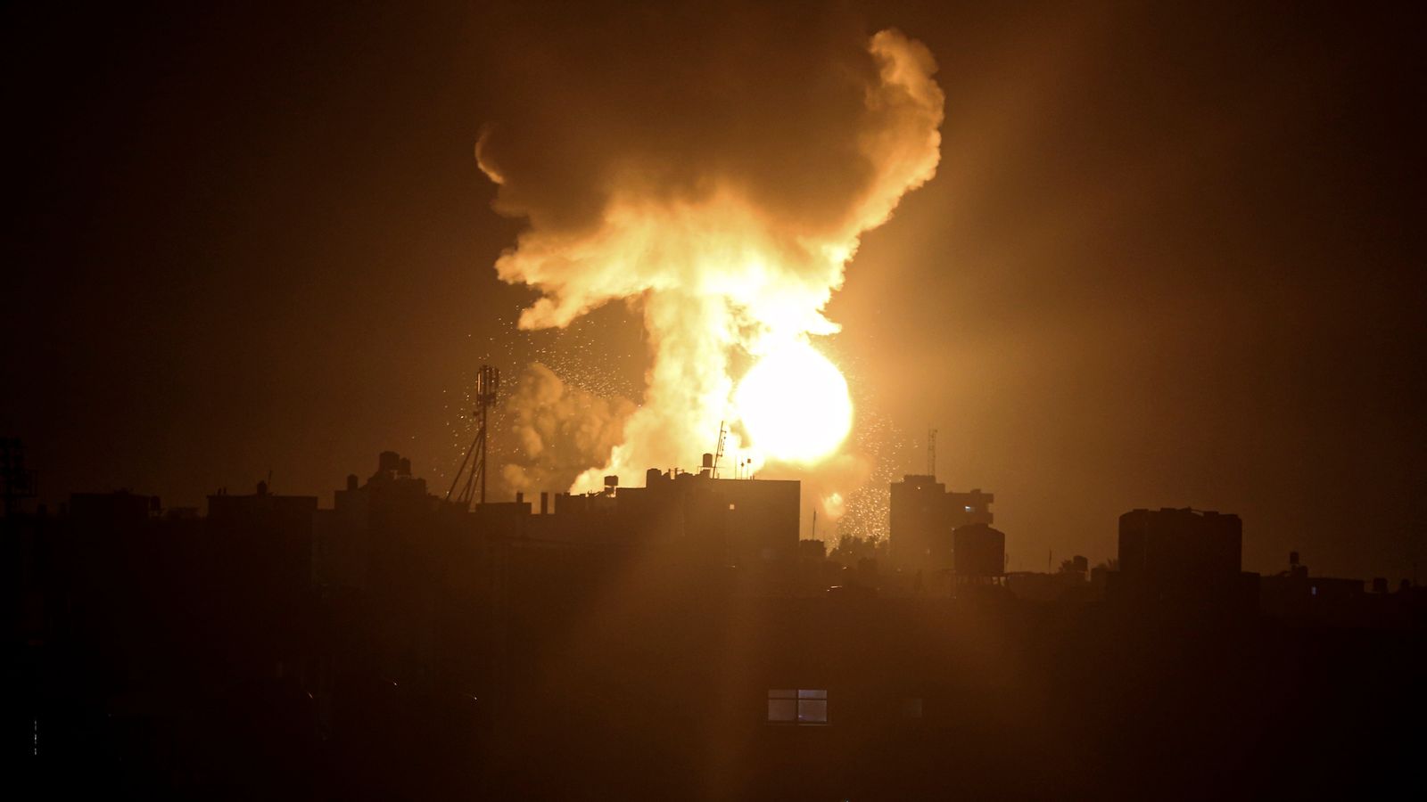 Israele lancia raid su Gaza in risposta al lancio di razzi il giorno prima |  notizie dal mondo