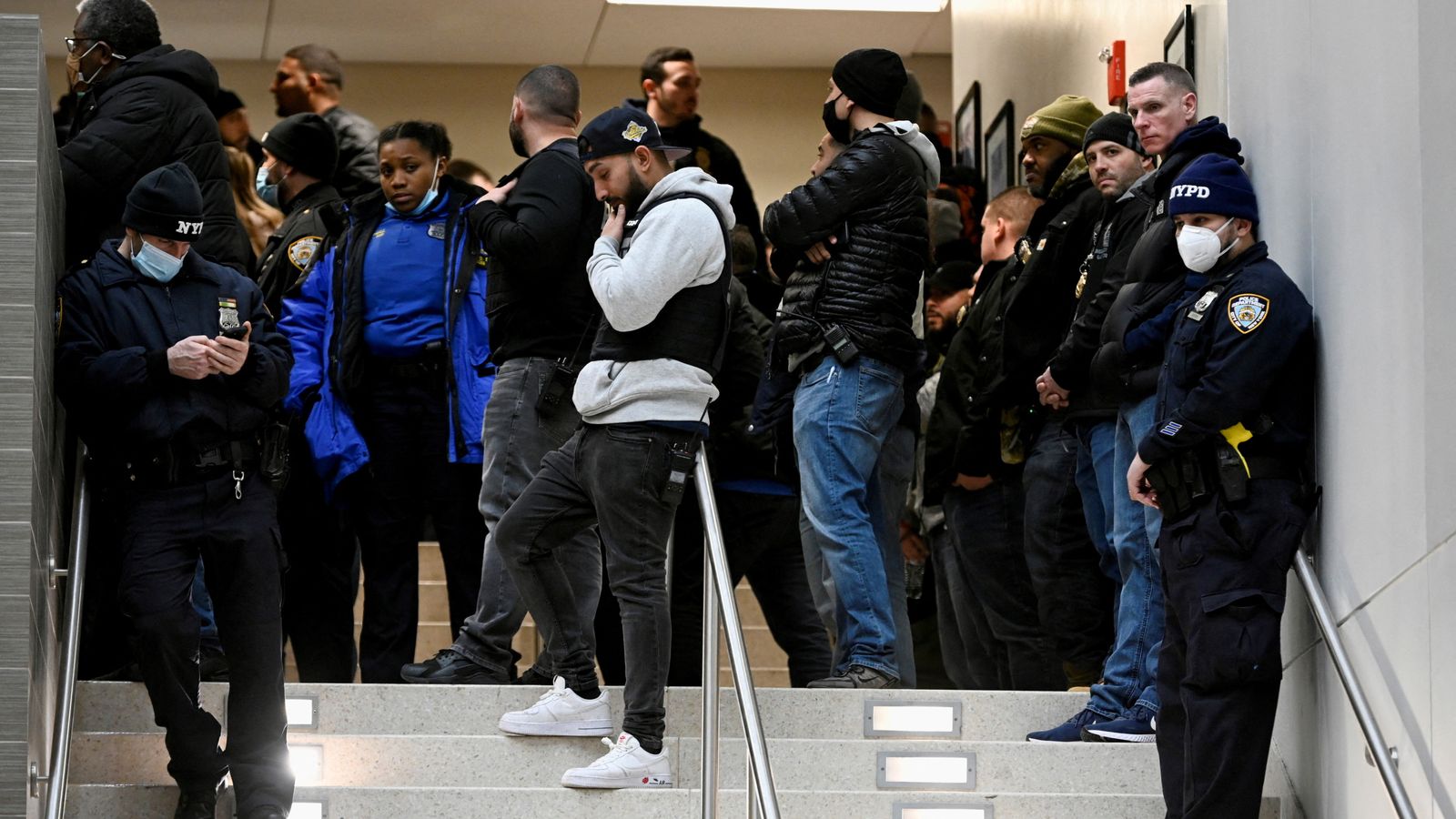 New York shooting: Officer killed in Harlem after responding to ...