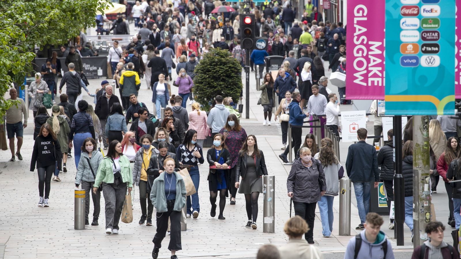 Surprise rise in retail sales thanks to bank holidays and sun