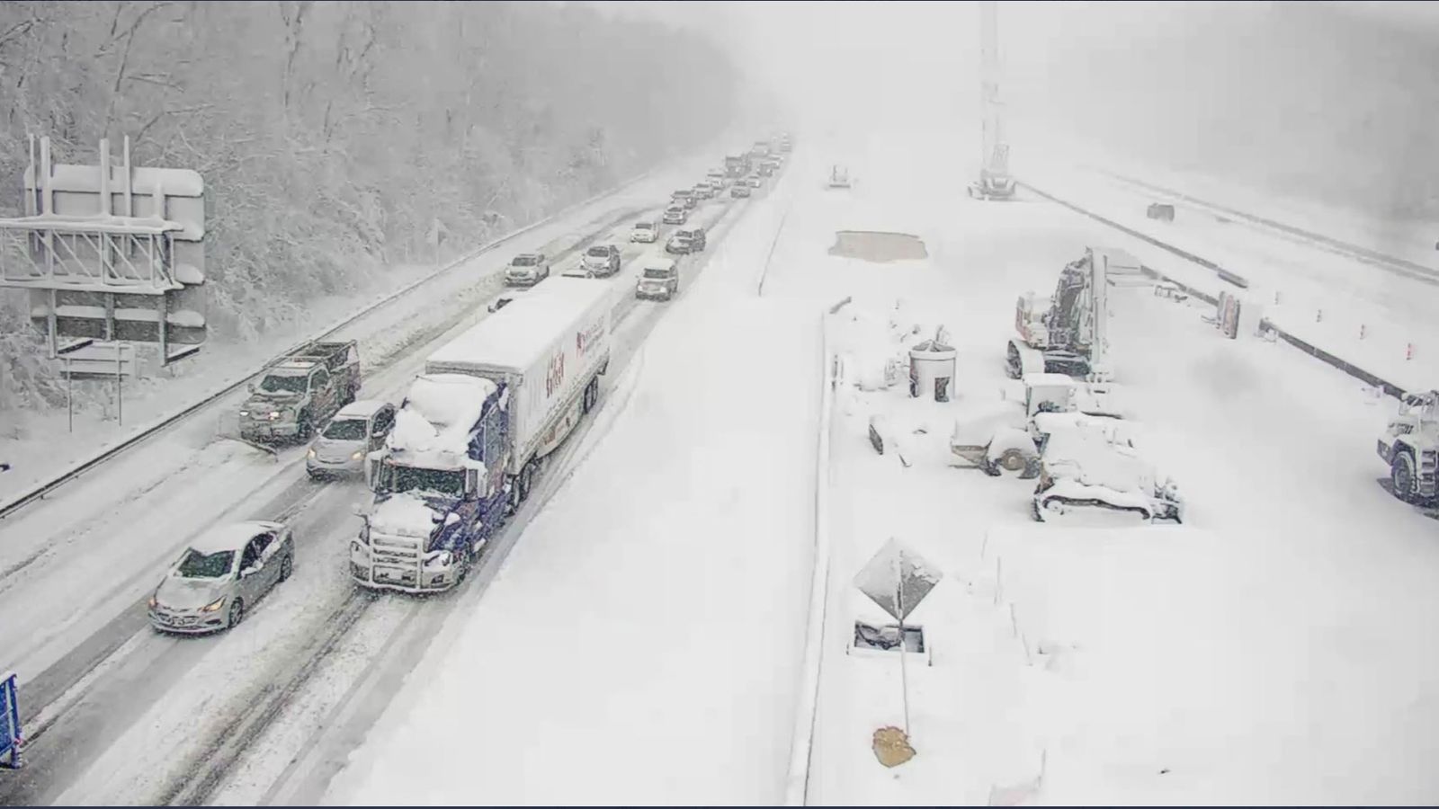 “Questo è senza precedenti”: centinaia di conducenti bloccati durante la notte sull’autostrada degli Stati Uniti mentre la neve pesante crea il caos |  notizie dagli Stati Uniti