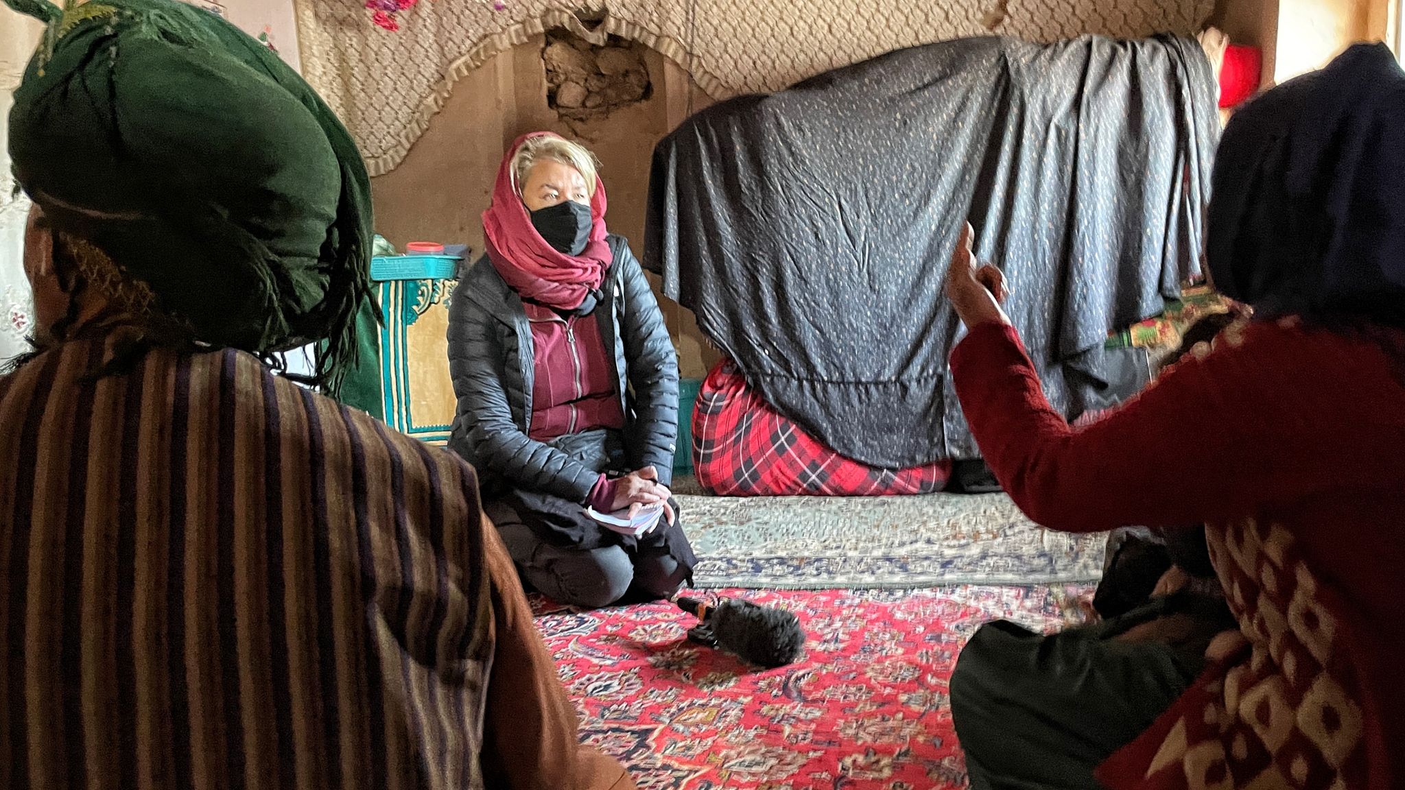 Afghanistan: Parents sell children and kidneys to feed starving ...