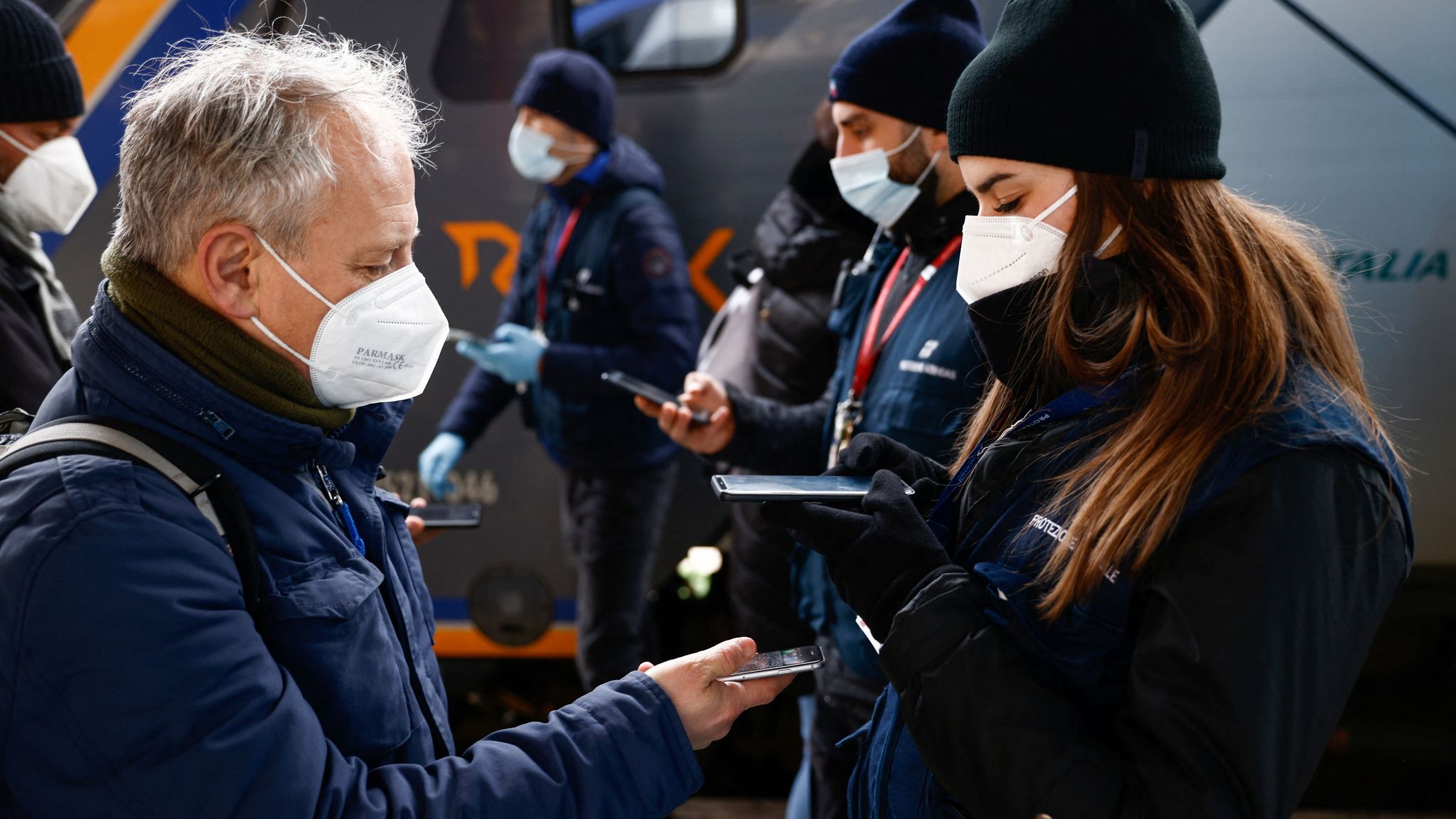 Italy Unvaccinated people banned from public transport, coffee shops