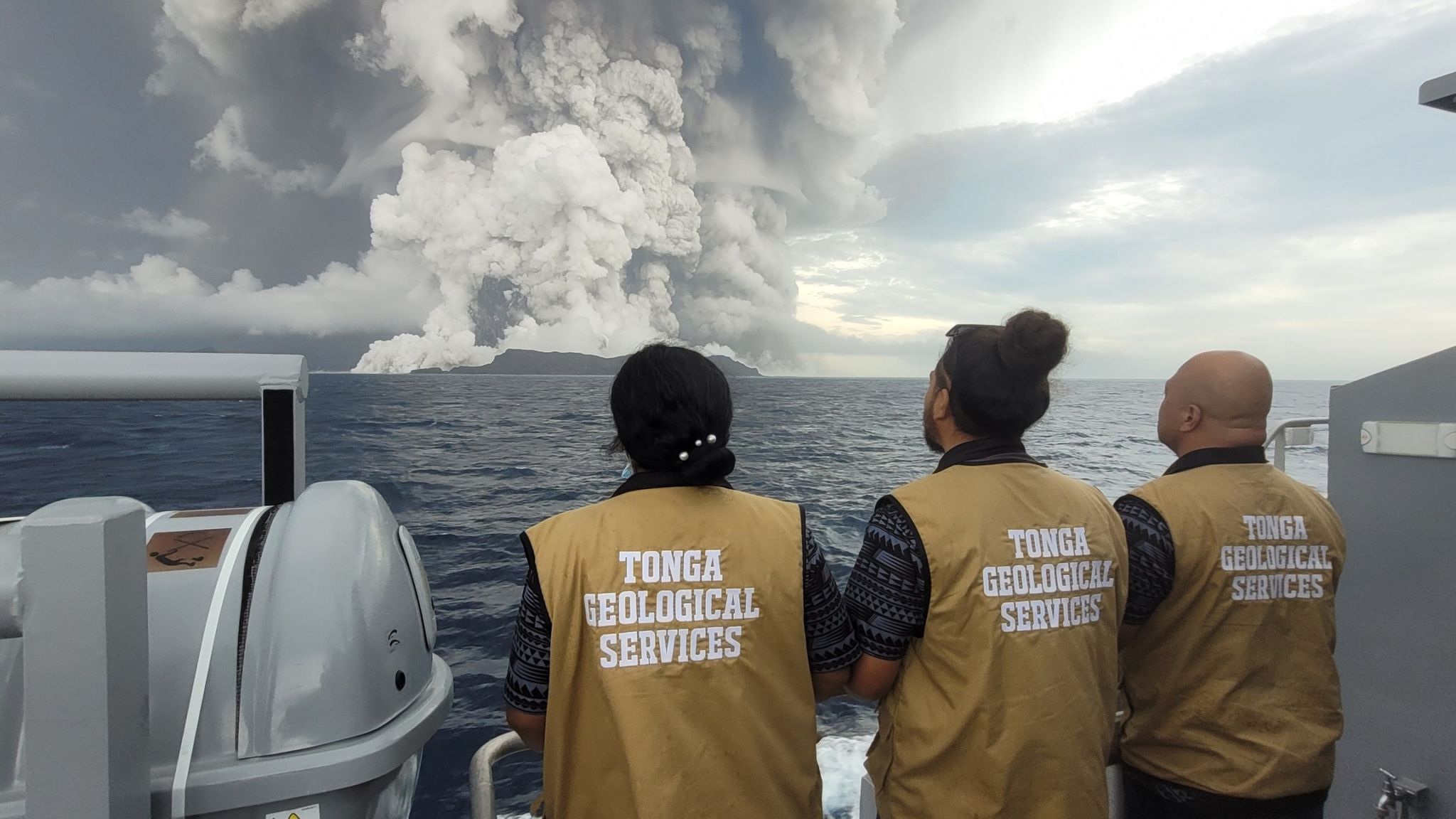 湯加火山爆發 「全島斷訊」 海嘯跨太平洋