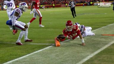 Mahomes dives over for stunning TD!
