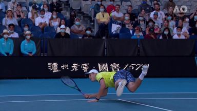 Hurkacz's amazing diving volley wins point!