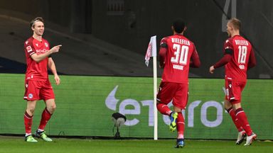 Amazing Rabona assist in the Bundesliga