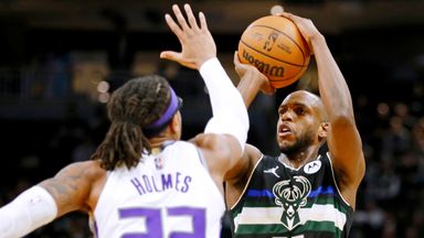 Middleton drops 34 points on the Kings