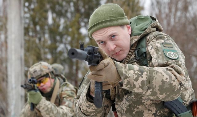 Ukraine-Russia tensions: Boris Johnson to call Putin to 'accelerate diplomatic efforts' - as Ukrainian reservists carry out military drills outside Kyiv - Vimarsana News