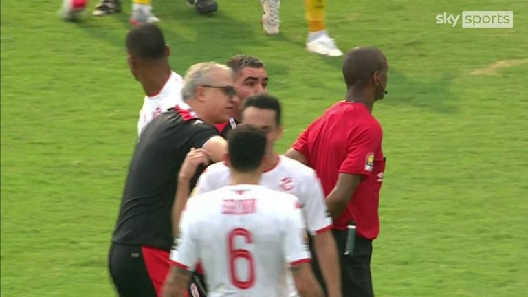 Le chaos de la CAN alors que l’arbitre souffle FT à 85 et 89 minutes dans le match entre la Tunisie et le Mali !  |  Vidéo |  Regarder une émission de télévision