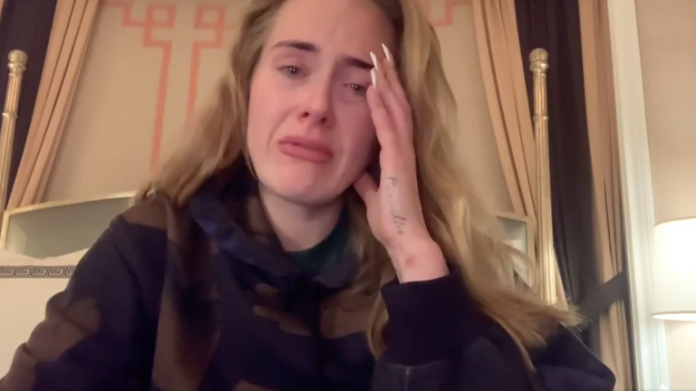 Adele apologises for Vegas show cancellation