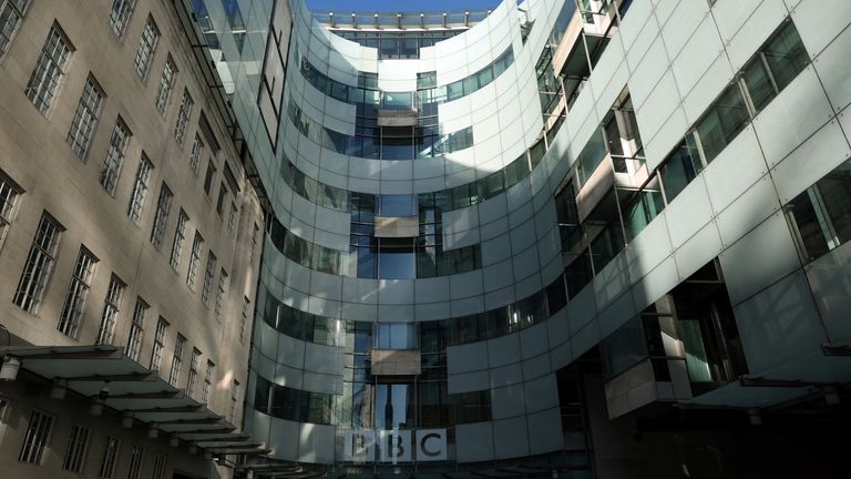 نمایی از دفاتر و استودیوهای ضبط خانه پخش بی بی سی در لندن، بریتانیا، 17 ژانویه 2022 رویترز / هانا مک کی