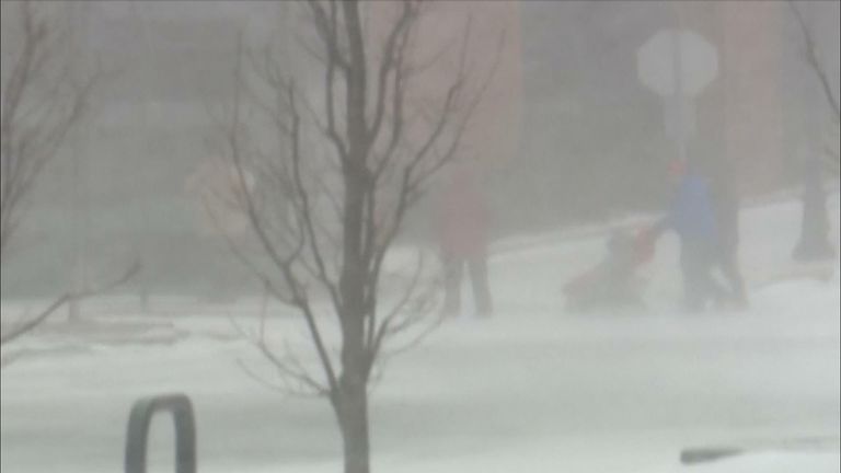 Nor&#39;easter strikes east coast of US with blizzards