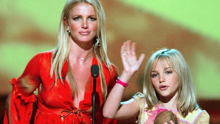 Singer Britney Spears and her sister Jamie Lynn Spears at the Teen Choice Awards in 2002