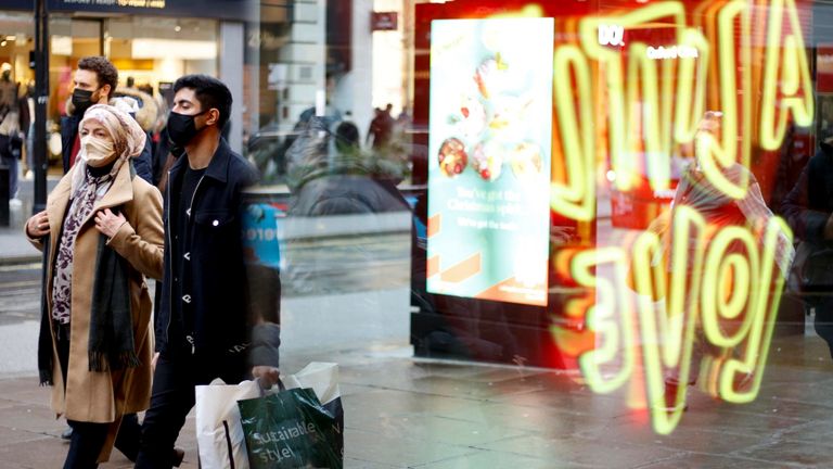 Shoppers wearing face masks to guard against COVID-19 walk along Oxford Street in London, Monday, Dec. 27, 2021. In Britain, where the omicron variant has been dominant for days, government requirements have been largely voluntary and milder than those on the continent, but the Conservative government said it could impose new restrictions after Christmas. (AP Photo/David Cliff)
PIC:AP