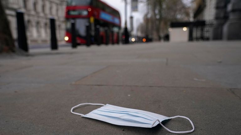 A face mask on the ground in Westminster, in London, Thursday, Dec. 16, 2021
PIC:AP