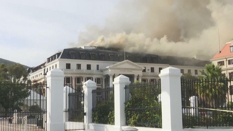 A fire which has devastated South Africa&#39;s Parliament building in Cape Town has flared up again.