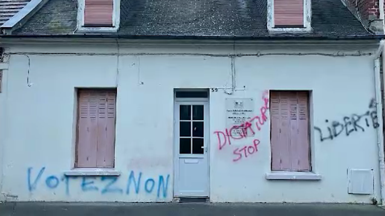 On retrouve des traces de graffitis au bureau de circonscription de la députée Carole Bureau-Bonnard