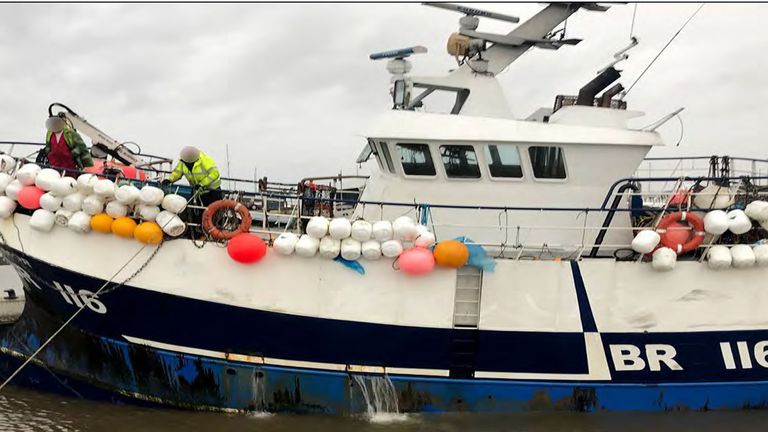 گزارشی در مورد تحقیق در مورد یک انفجار زیر آب که به خدمه آسیب رساند و به کشتی خرچنگ کشتی Galwad-Y-Mor (BRD 116) در 22 مایل دریایی شمال کرومر، انگلستان در 15 دسامبر 2020 آسیب رساند. PIC MAIB / Galwad -Y-Mor 