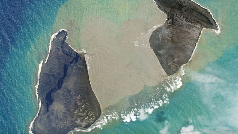 A Planet SkySat image shows the underwater volcano Hunga Tonga-Hunga Ha&#39;apai two hours before its eruption in Hunga Tonga-Hunga Ha&#39;apai, Tonga, January 15, 2022. Planet Labs PBC/via REUTERS THIS IMAGE HAS BEEN SUPPLIED BY A THIRD PARTY. MANDATORY CREDIT. NO RESALES. NO ARCHIVES.