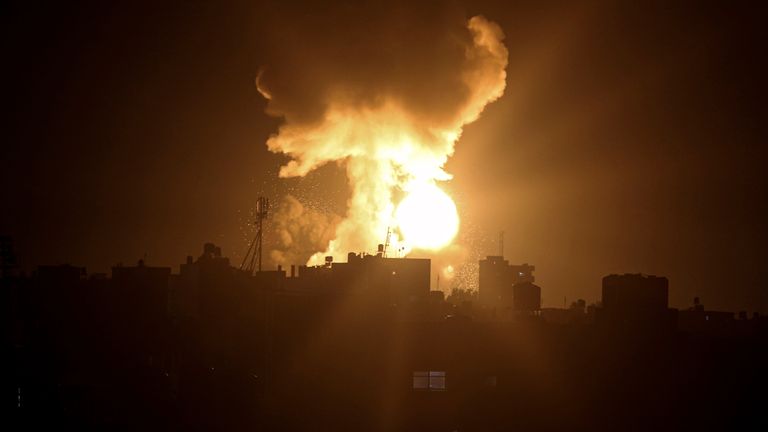 انفجار در شهر خان یونس در غزه یک روز پس از پرتاب موشک از این منطقه به سمت اسرائیل رخ داد.