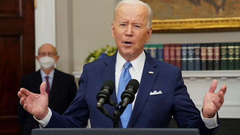 U.S. President Joe Biden speaks about the retirement of Supreme Court Justice Stephen Breyer at the end of the court&#39;s current term, while Breyer looks on, at the White House in Washington, U.S., January 27, 2022. REUTERS/Kevin Lamarque
