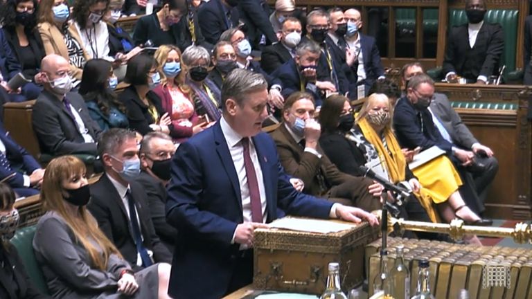 کیر استارمر، رهبر حزب کارگر در جریان سوالات نخست وزیر در مجلس عوام لندن سخنرانی می کند.  تاریخ تصویر: چهارشنبه 26 ژانویه 2022.