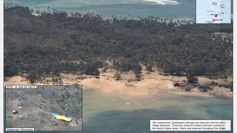 L'île de Mango, vue par NZDF après le volcan et le tsunami, dans un rapport divulgué sur Facebook.  Photo : NZDF