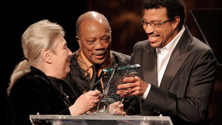 Marilyn Bergman, left, President and Chairman of the Board of the American Society of Composers, Authors and Publishers (ASCAP) and Quincy Jones, center, present Lionel Richie the Golden Note award at the 25th annual ASCAP Pop Music Awards on Wednesday April 9, 2008 in Los Angeles. (AP Photos/Mark J. Terrill)
