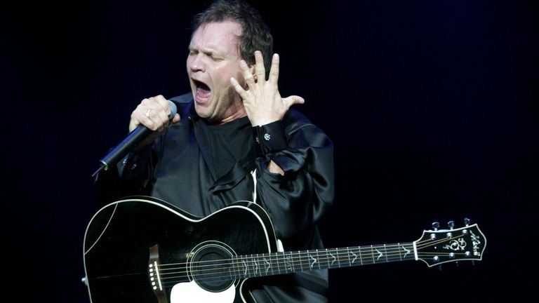 عکس: جان الکس مگوایر / Shutterstock Meatloaf MEAT LOAF PERFORMING AT THE ROUTE OF KINGS CONCERT، هاید پارک، لندن، بریتانیا - 24 جولای 2002