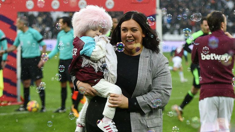 Cancer sufferer Isla Caton w
ith her mother Nicola Caton before the game
20 January 2018