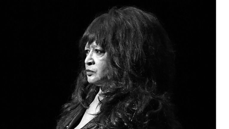 Ronnie Spector performing a concert at Florida Atlantic University's Boca Raton in 2017. Photo: Larry Marano / Shutterstock