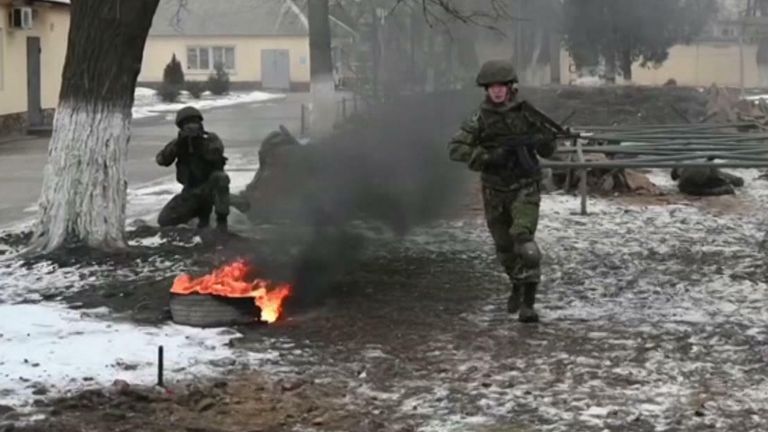 نیروهای روسیه در تمرینی در نزدیکی مرز اوکراین شرکت می کنند